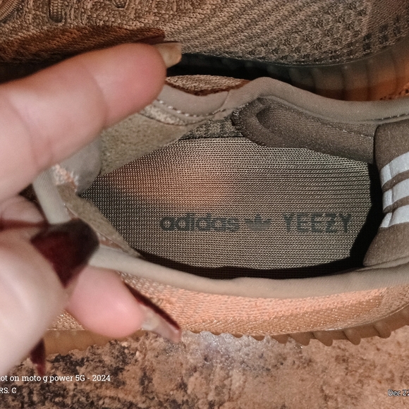 YEEZY BOOST 350 v2 - SAND TAUPE MEN SIZE 6.5 AUTHENTIC (NEW) - Picture 6 of 13